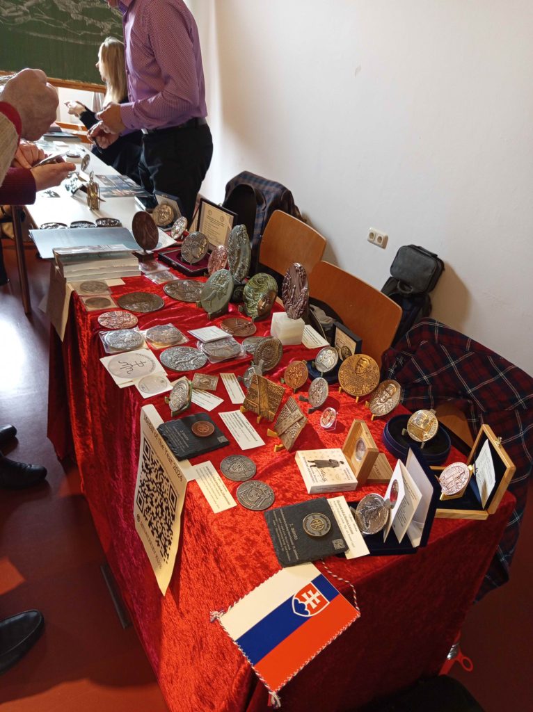 Prezentácia medailí z Medaily roka 2024 na Medal Fair, FIDEM 2025 Mníchov